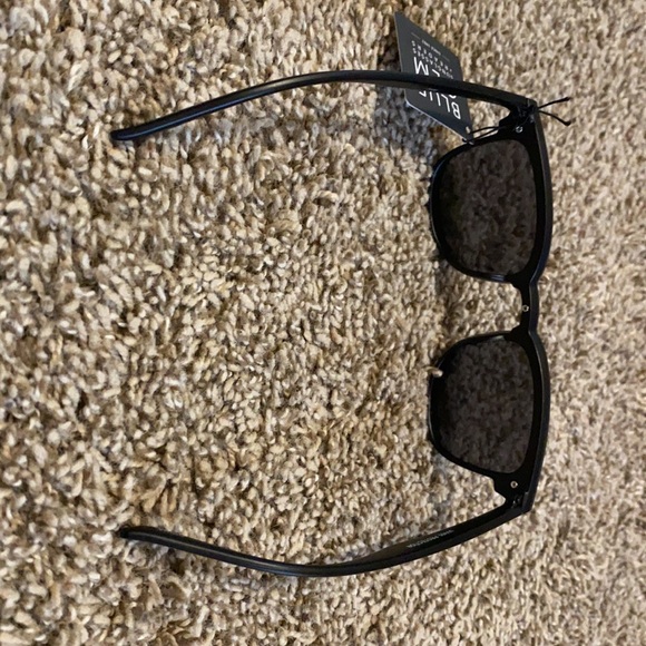 Sunglasses - Picture 4 of 5